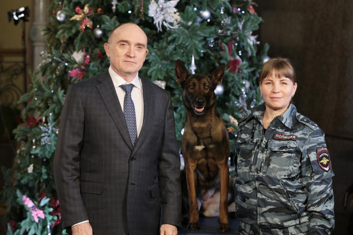 Губернатор Челябинской области Борис Дубровский выступил с видеобращением вместе с бельгийской собакой Тори