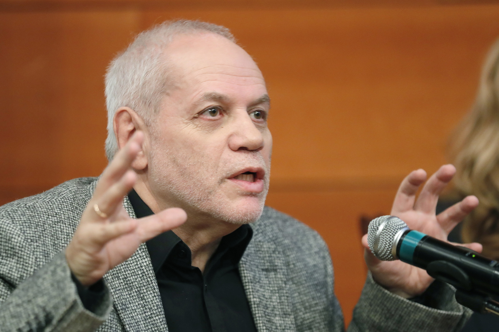 Выяснилось, что ситуация, попавшая на видео, случилась несколько месяцев назад, мать ребенка полностью осознает свою вину и объясняет все нервным срывом и тяжелыми условиями жизни