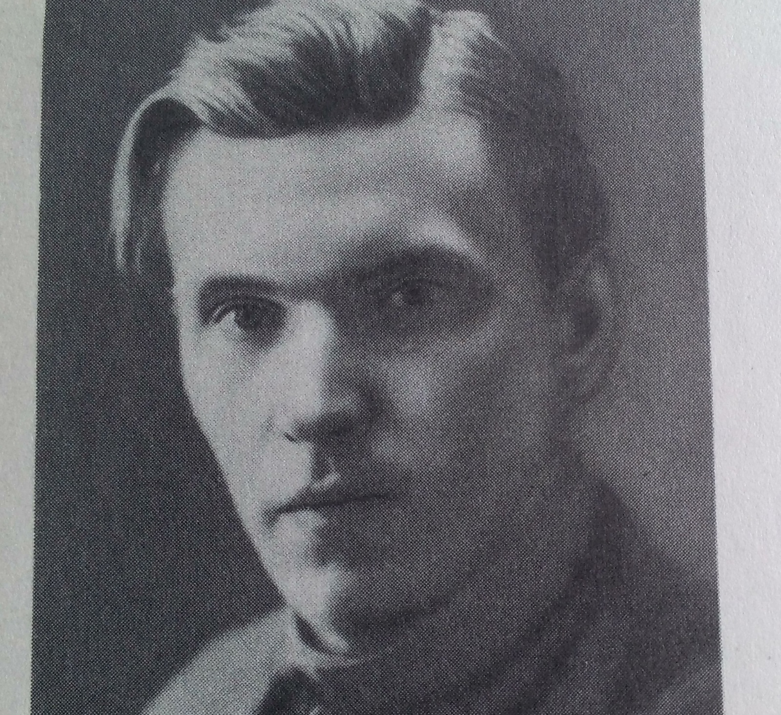 1920 год. Александр Кутузов. Более поздних фотографий критика отыскать не удалось.