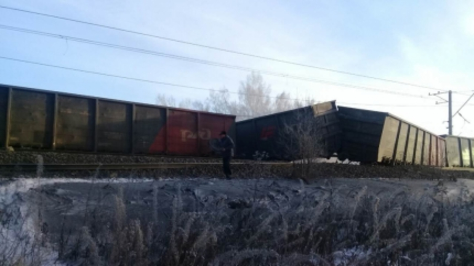 На место происшествия отправлен восстановительный поезд с бригадой специалистов