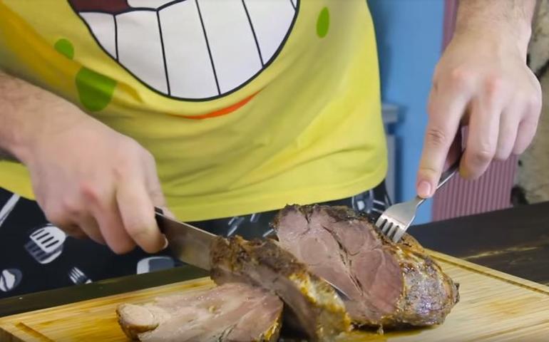Процесс приготовления буженины займет примерно час-полтора