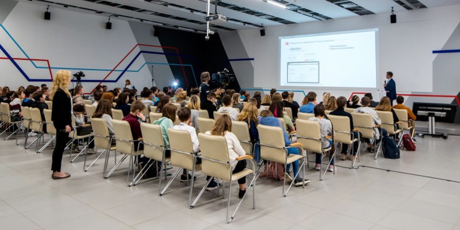 По словам эксперта, всевозможные международные семинары полезны и для развития самой Москвы