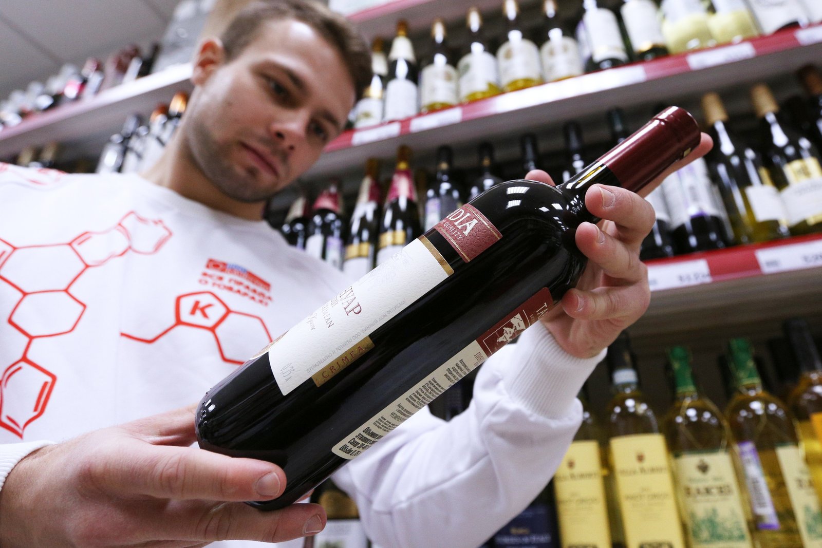 Примечательно, что качество продукции сравнивали именитые артисты Дмитрий Маликов, Игорь Бутман и Алексей Зимин