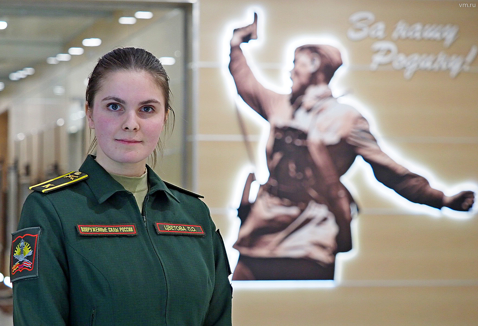 Курсант 2-го курса Военного университета Министерства обороны РФ Полина Цветова, будущий военный переводчик, после исторического диктанта