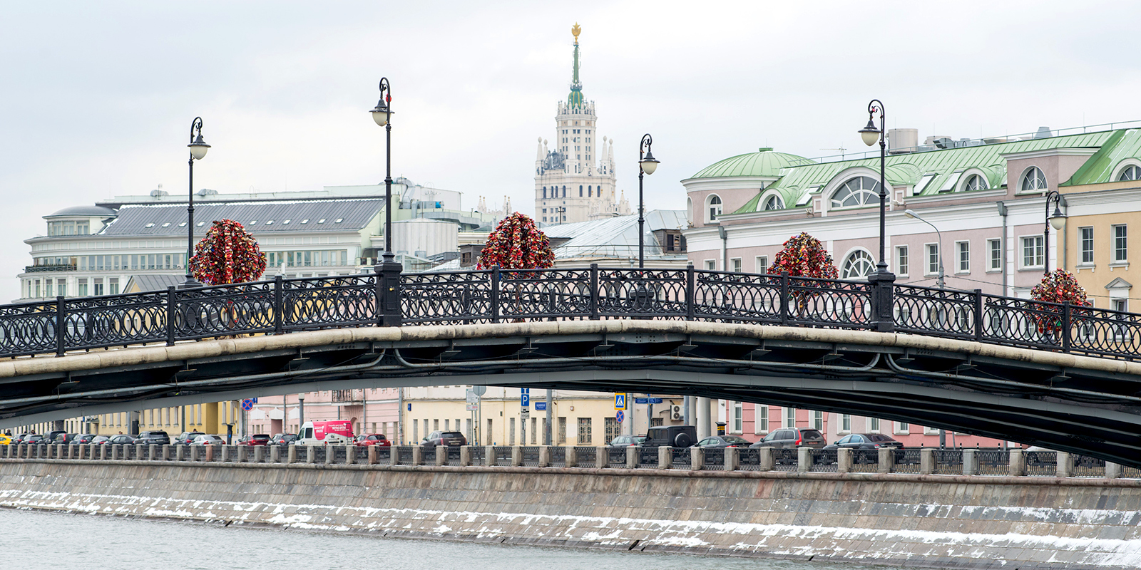 На фото: Лужков мост
