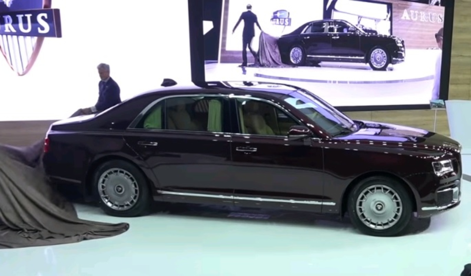 Aurus будет принимать предварительные заказы на автомобили лимузин Aurus Senat Limousine L700 и седан Aurus Senat S600