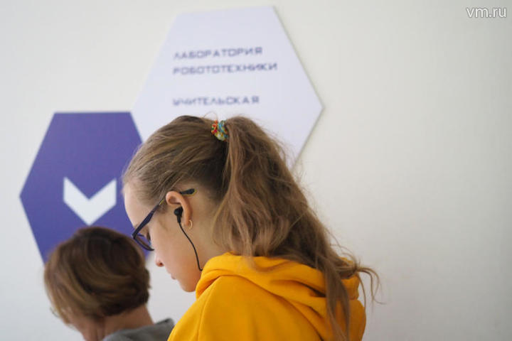 Вся эта интернет-среда влияет и развивает их не меньше, чем школа