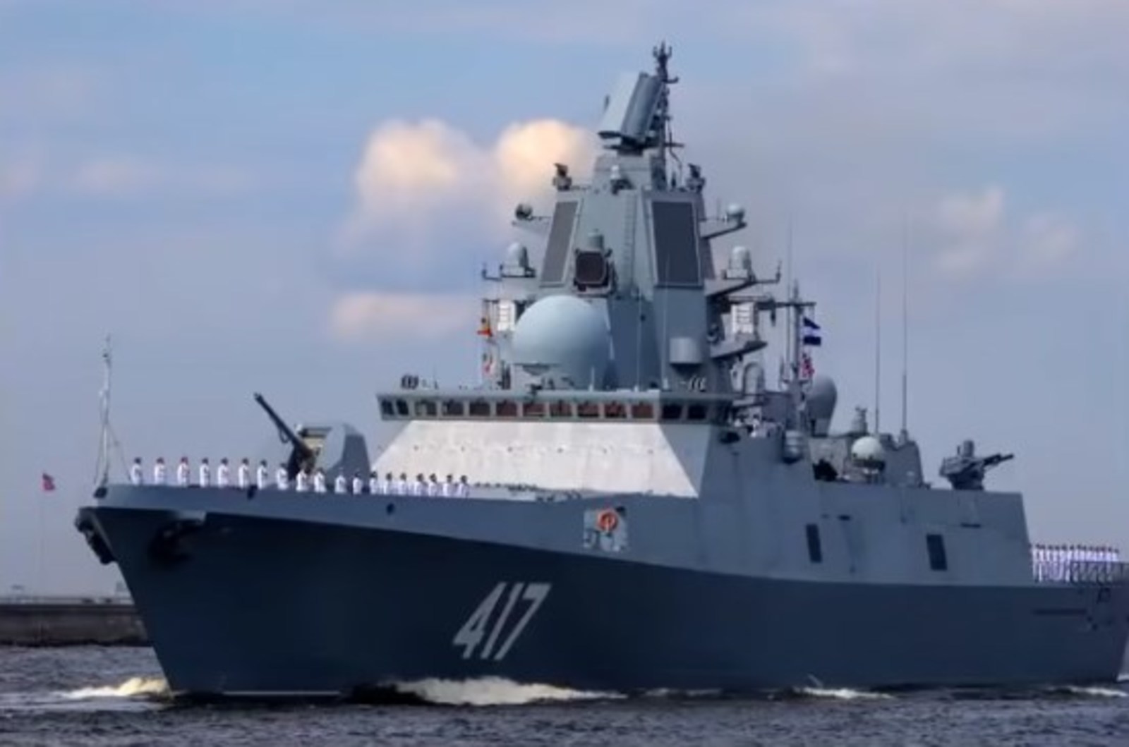 В море станции «Филин» позволят ослеплять вражеские вертолеты, воздействовать на патрульные катера, осуществлять поддержку высадок десанта на вражеский берег и так далее