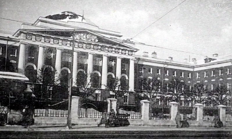 Старинное здание на Моховой улице, 11, бывшая усадьба князя Петра Репнина. 1921 год