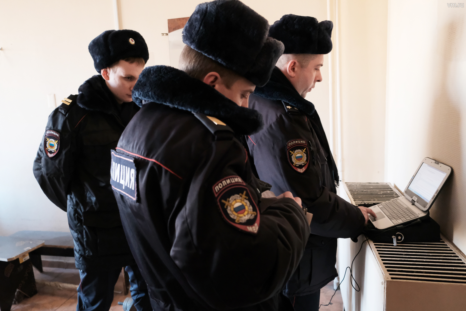 В ходе проверки помещений на 2-ой Магистральной улице установлен факт производства алкогольной продукции без соответствующей лицензии и маркировки