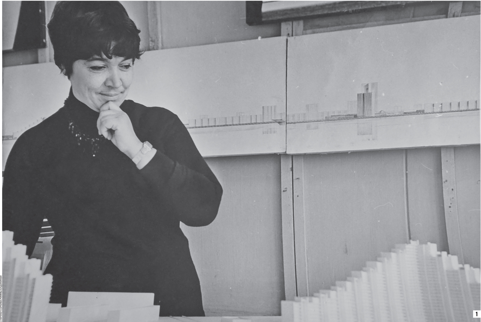1971 год. Римма Алдонина у макета Нагатинской набережной