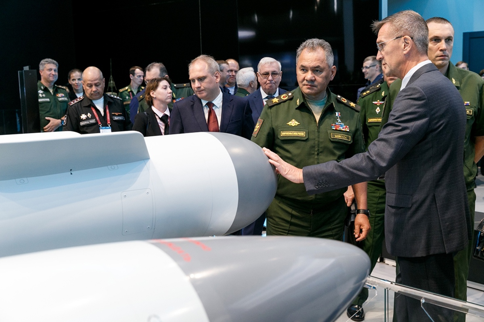 Всего во время форума «Армия-2019» войска РХБ защиты продемонстрируют более 70 образцов военной техники. На снимке: министр обороны России Сергей Шойгу