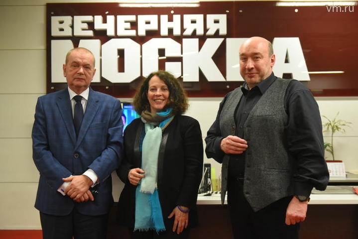 На фото (слева направо): главный редактор газеты «Вечерняя Москва» Александр Куприянов, Посол Франции в России Сильви Берманн и первый заместитель главного редактора газеты «Вечерняя Москва» Алексей Белянчев