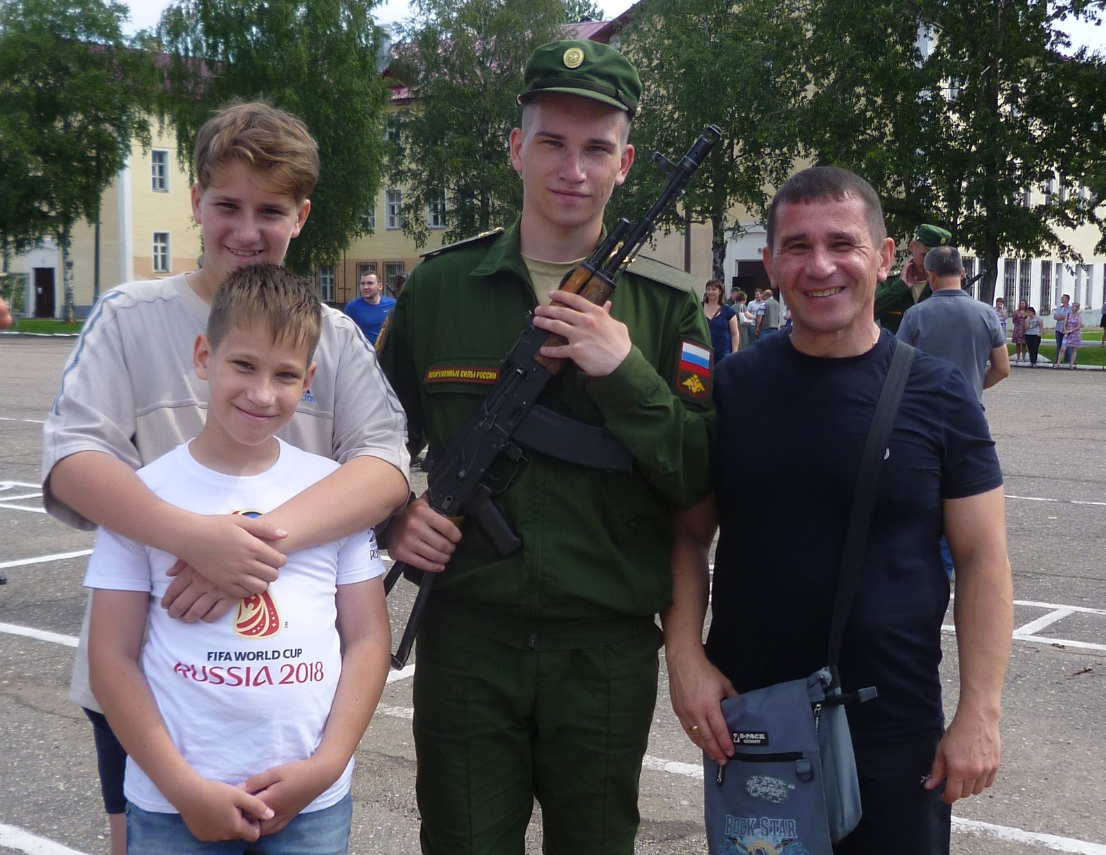 В семье Муравьевых трое детей, и все мальчики