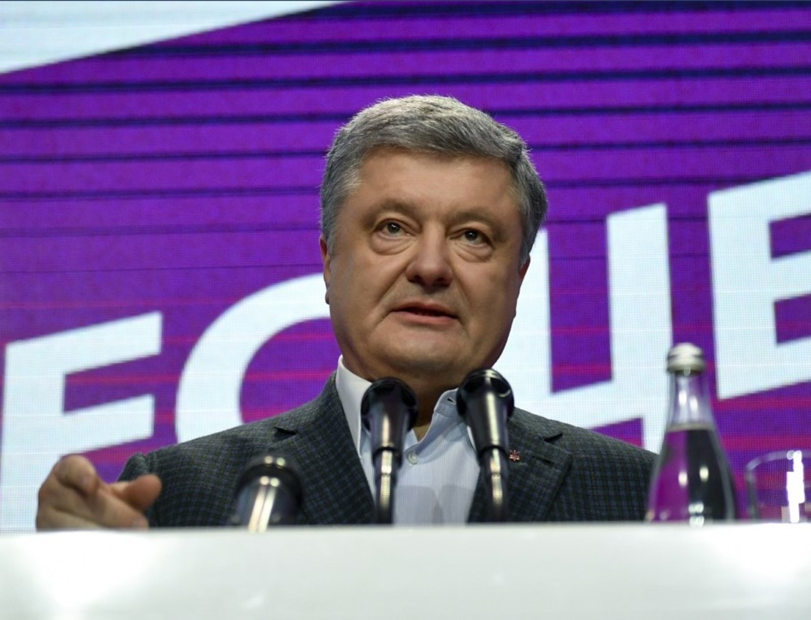 Заявления Порошенко были традиционными и призывали общество поверить в то, что Зеленский некомпетентен