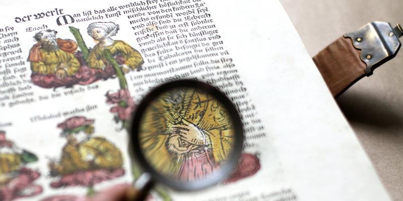 Издание Вульгаты (от лат. Biblia Vulgata — «Общественная Библия»), созданное в типографии Иоганна Гутенберга