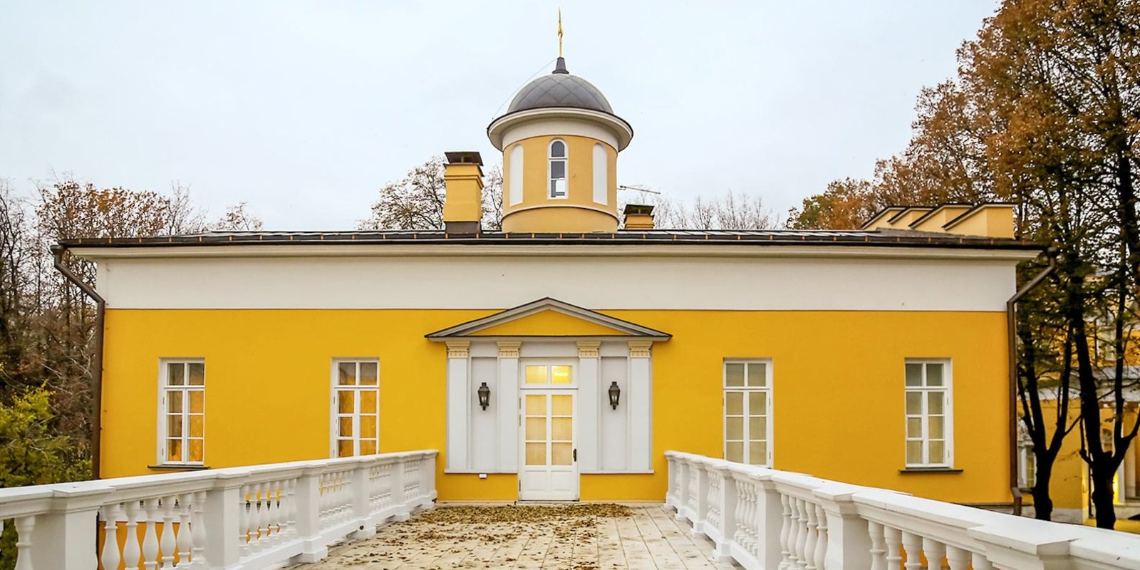Усадьба была шикарно отделана