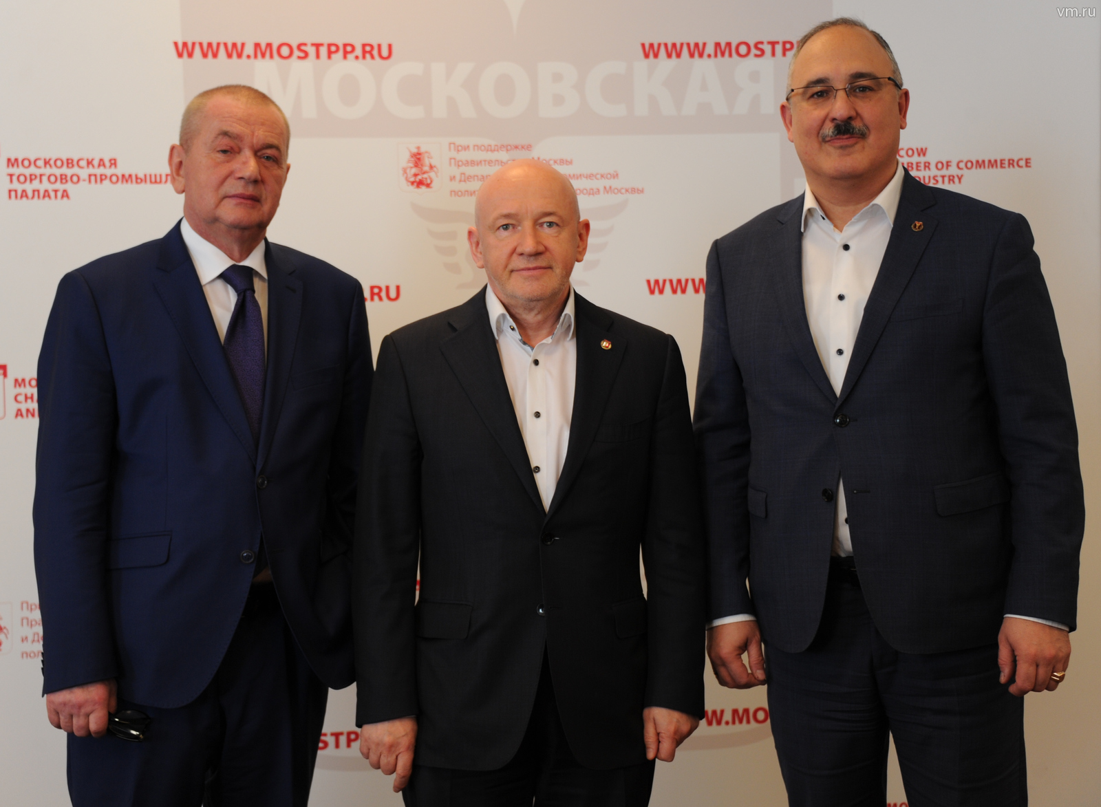 На фото (слева направо): главный редактор газеты «Вечерняя Москва» Александр Куприянов; депутат Московской городской думы, президент Московской торгово-промышленной палаты Владимир Платонов; вице-президент Московской торгово-промышленной палаты Сурен Варданян