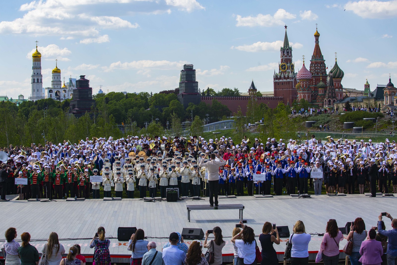 Впервые выступление Сводного оркестра «Спасская башня детям» состоялось в 2017 году