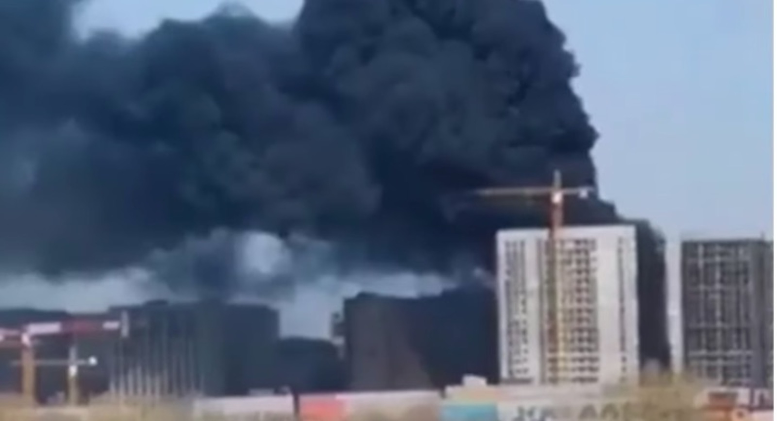 На место прибыли экстренные службы