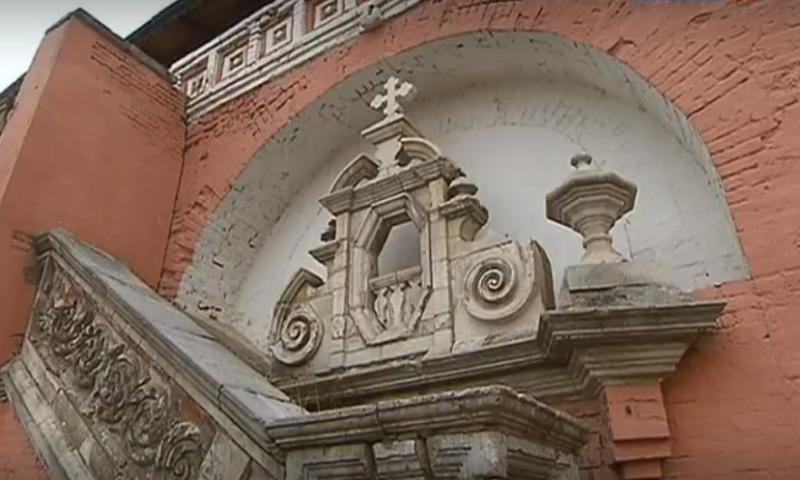 Успенский храм вдохновил итальянца Варфоломея Растрелли на возведение в Петербурге Смольного собора