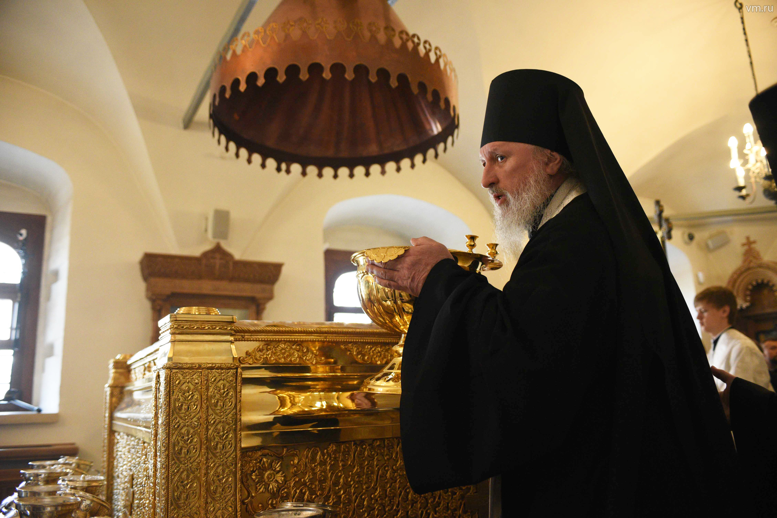 Добавим, что миро считается святыней, хранится в алтаре и приготавливается из чистого оливкового масла
