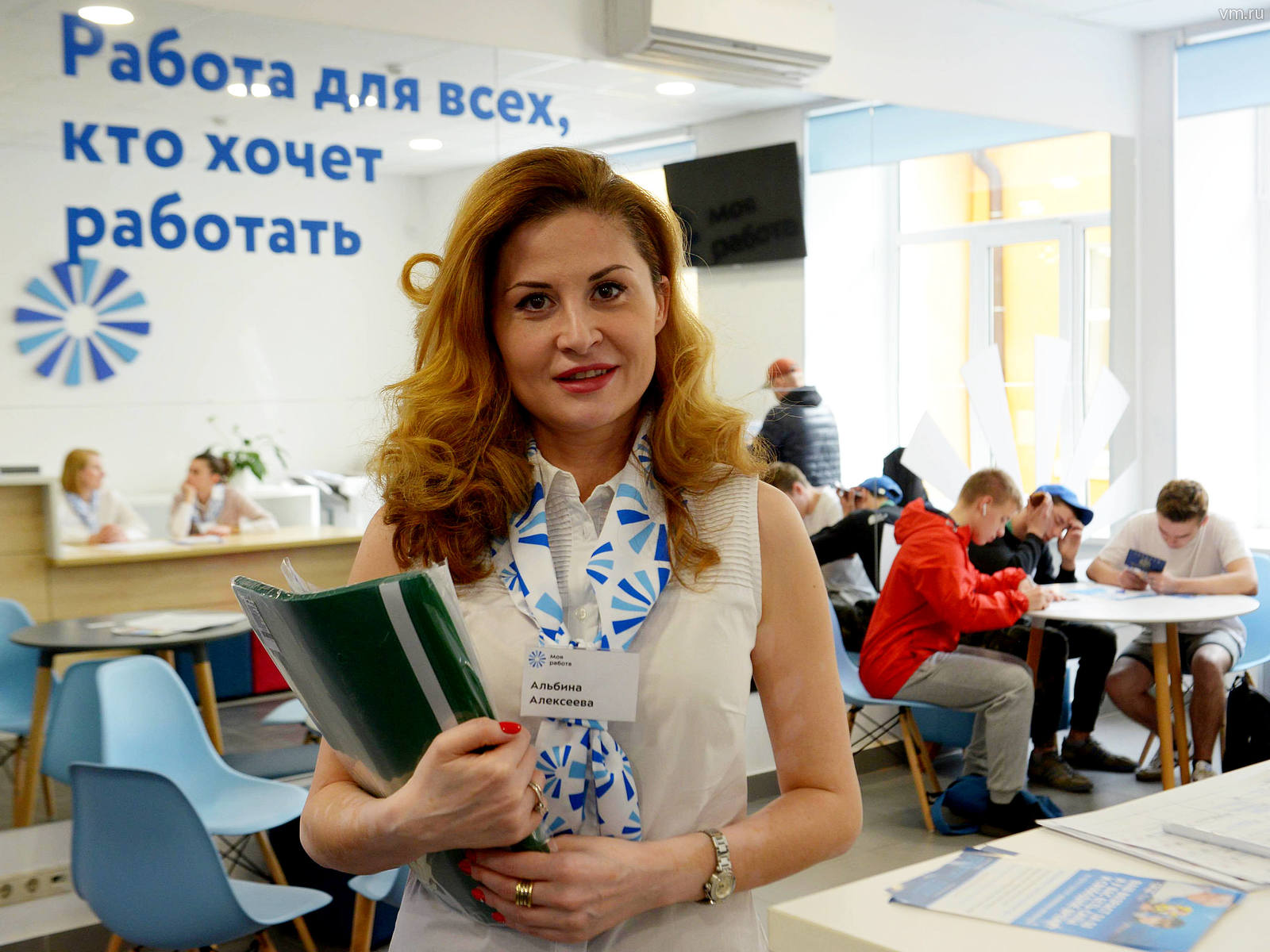Карьерный эксперт Альбина Алексеева ждет москвичей, которые хотят получить консультацию по поиску работы, на первом этаже флагманского центра занятости «Моя работа» на улице Щепкина