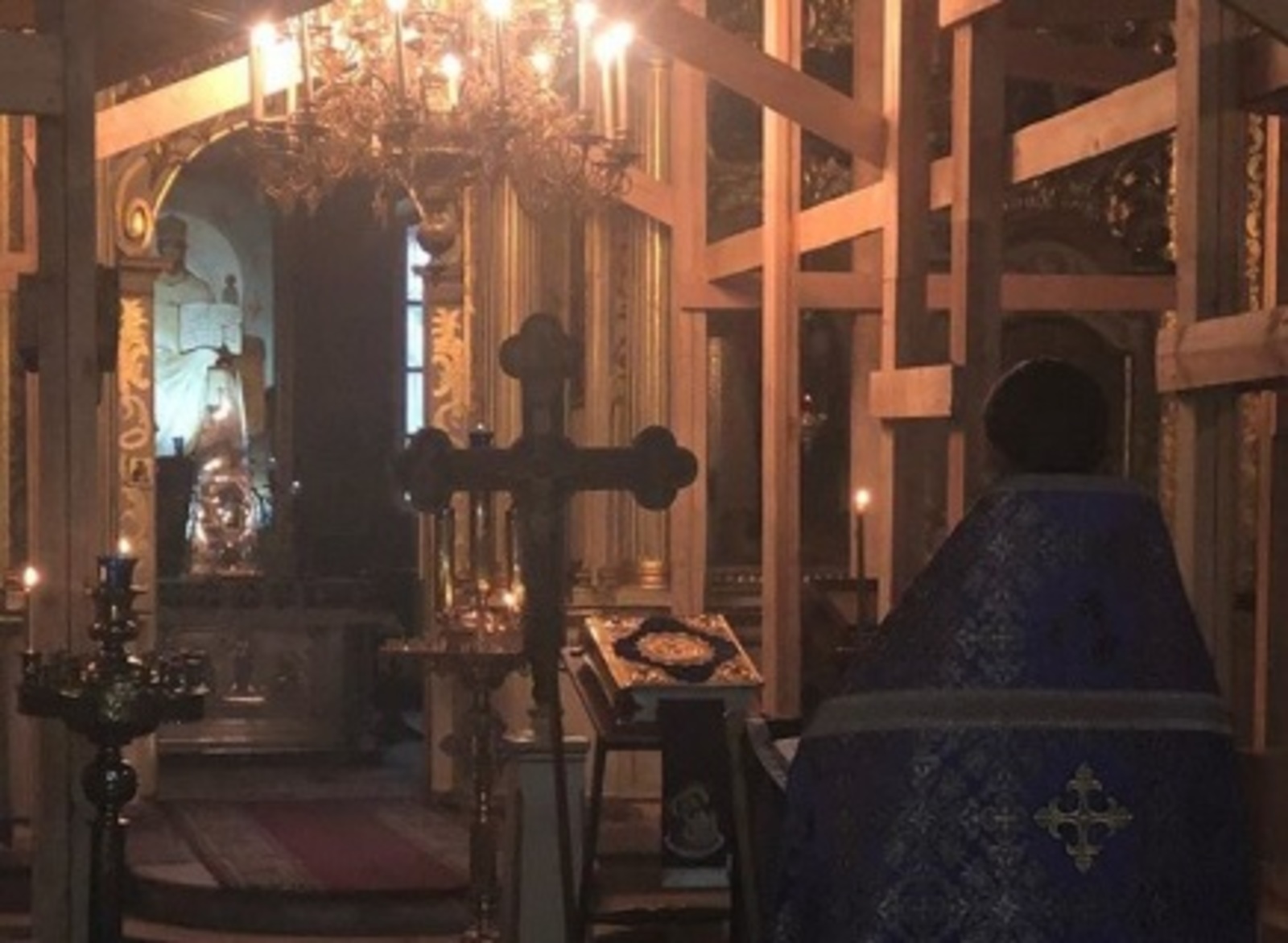 Священник храма Всемилостивого Спаса в Воронове отец Георгий (Ермолин) рассказал «Вечерней Москве», что кража случилась во время вечерней литургии
