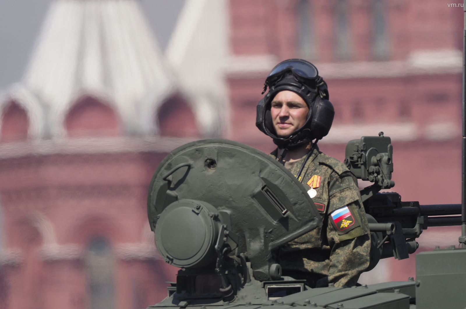 Всего в военных парадах в нашей стране было задействовано свыше 1600 единиц военной техники