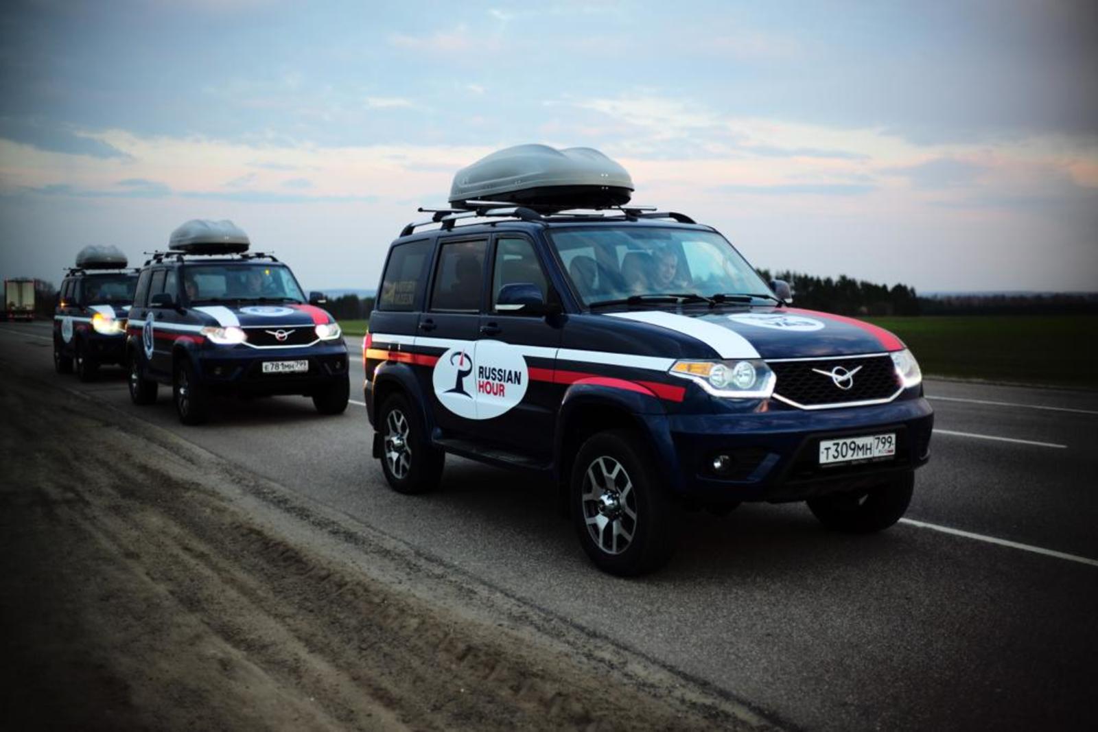 Участники автопробега передвигались на автомобилях УАЗ