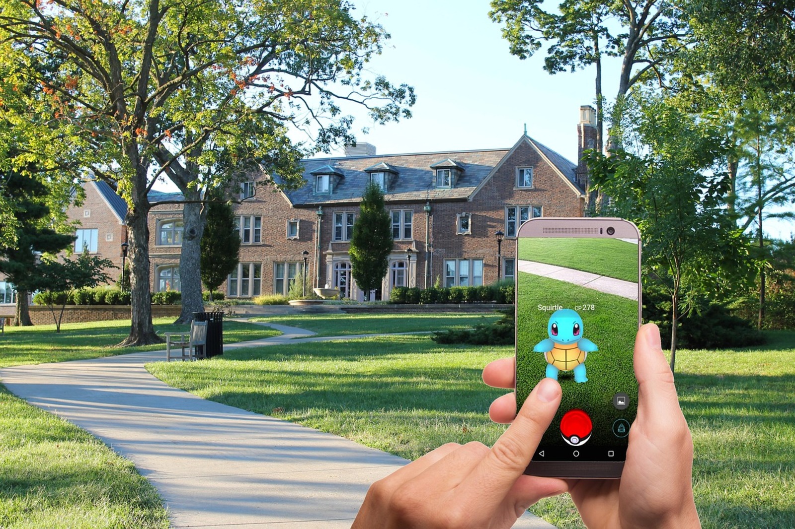 Покемоны стали главными героями игрового приложения Pokemon GO — его пользователям предлагалось «ловить» персонажей в различных локациях