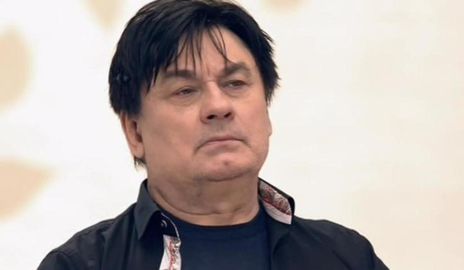 Певец Александр Серов