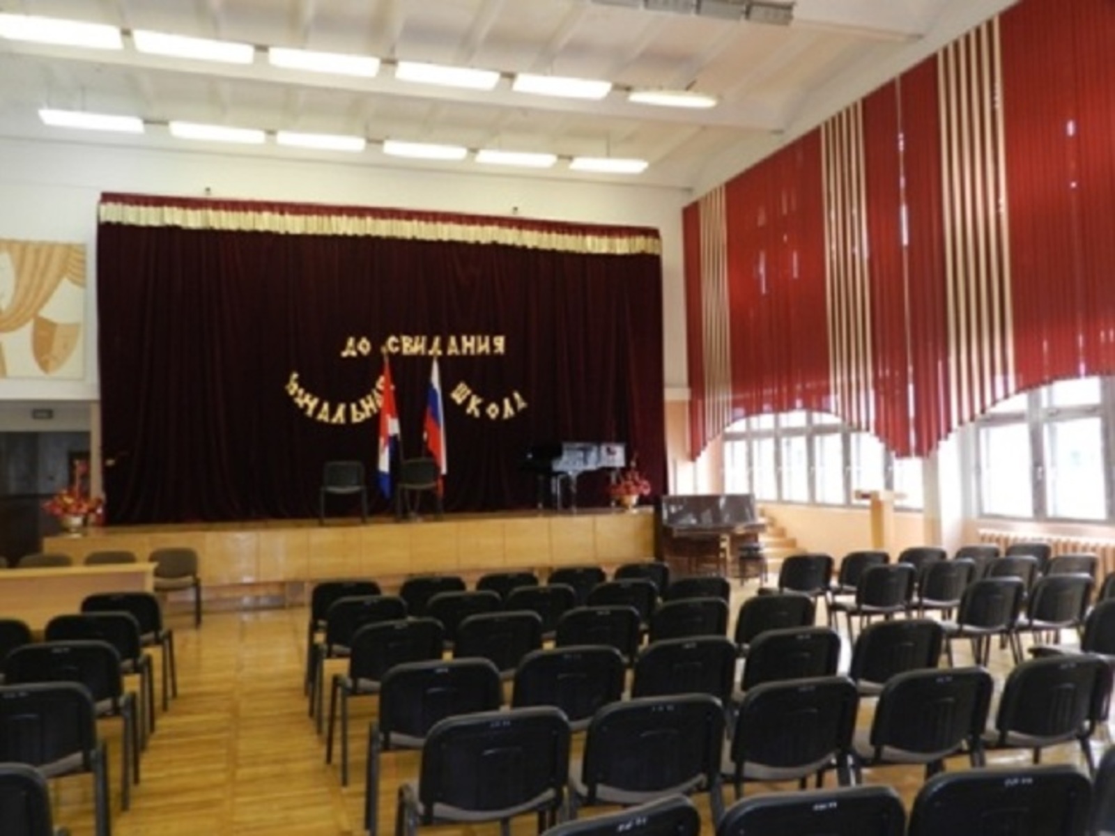 Продолжается проверка в отношении руководителей и преподавателей школы, а также остальных школьников, участвовавших в вечеринке