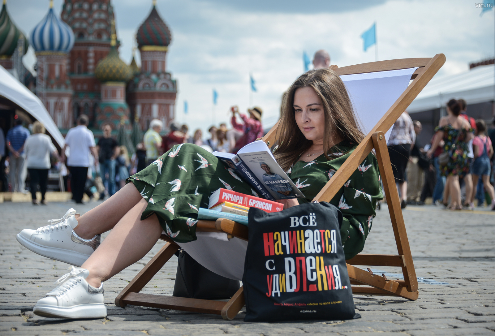 Книги историка Наталии Зазулиной уже не первый раз вызывают колоссальный интерес читателя и берут всевозможные награды на разнообразных конкурсах
