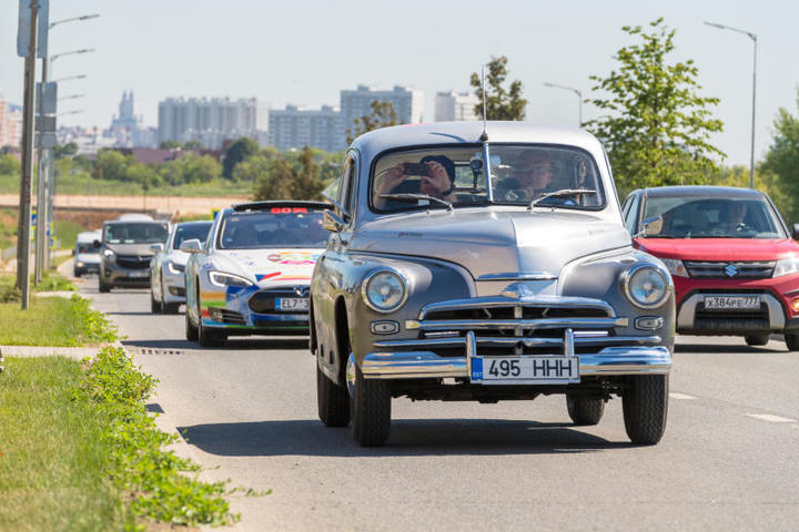 Гордость нынешнего пробега — Pobeda M-20 1958 года выпуска с электрическим двигателем под капотом