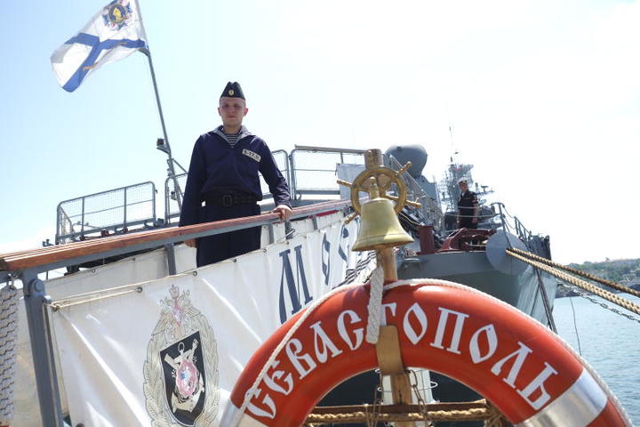 Погода в Севастополе благоволила выходу в море: легкий бриз с фирменным солоноватым привкусом, чистое ясное небо