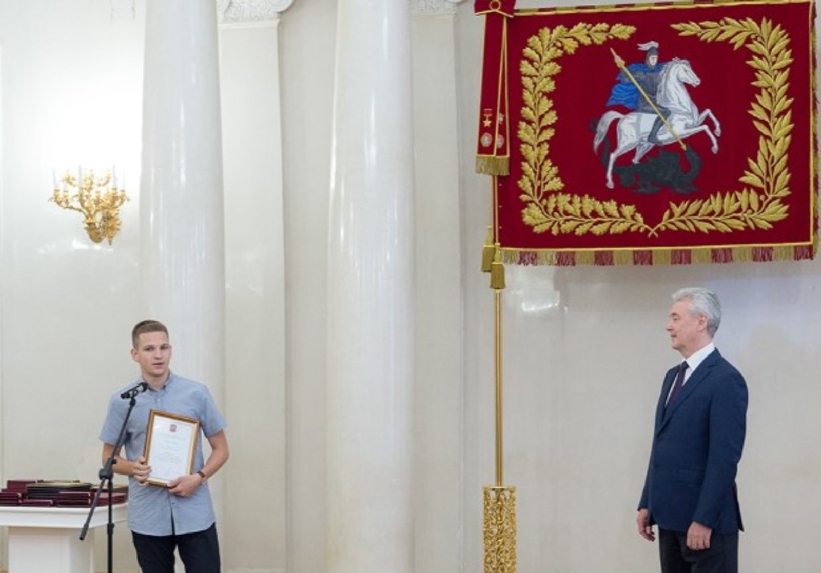 Глава города вручил государственные награды от имени и по поручению президента Российской Федерации