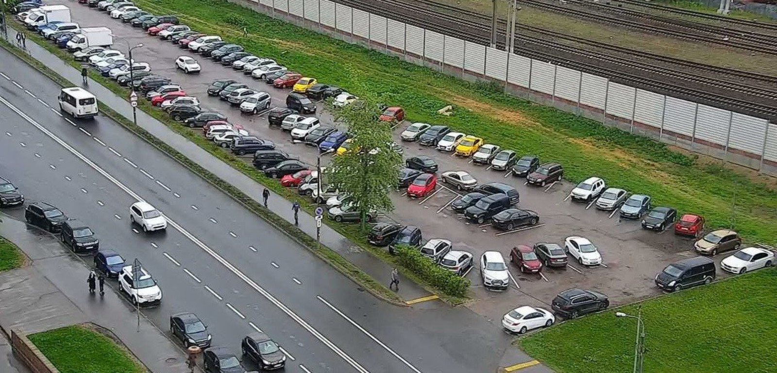 В данный момент забор и будка охраны демонтированы