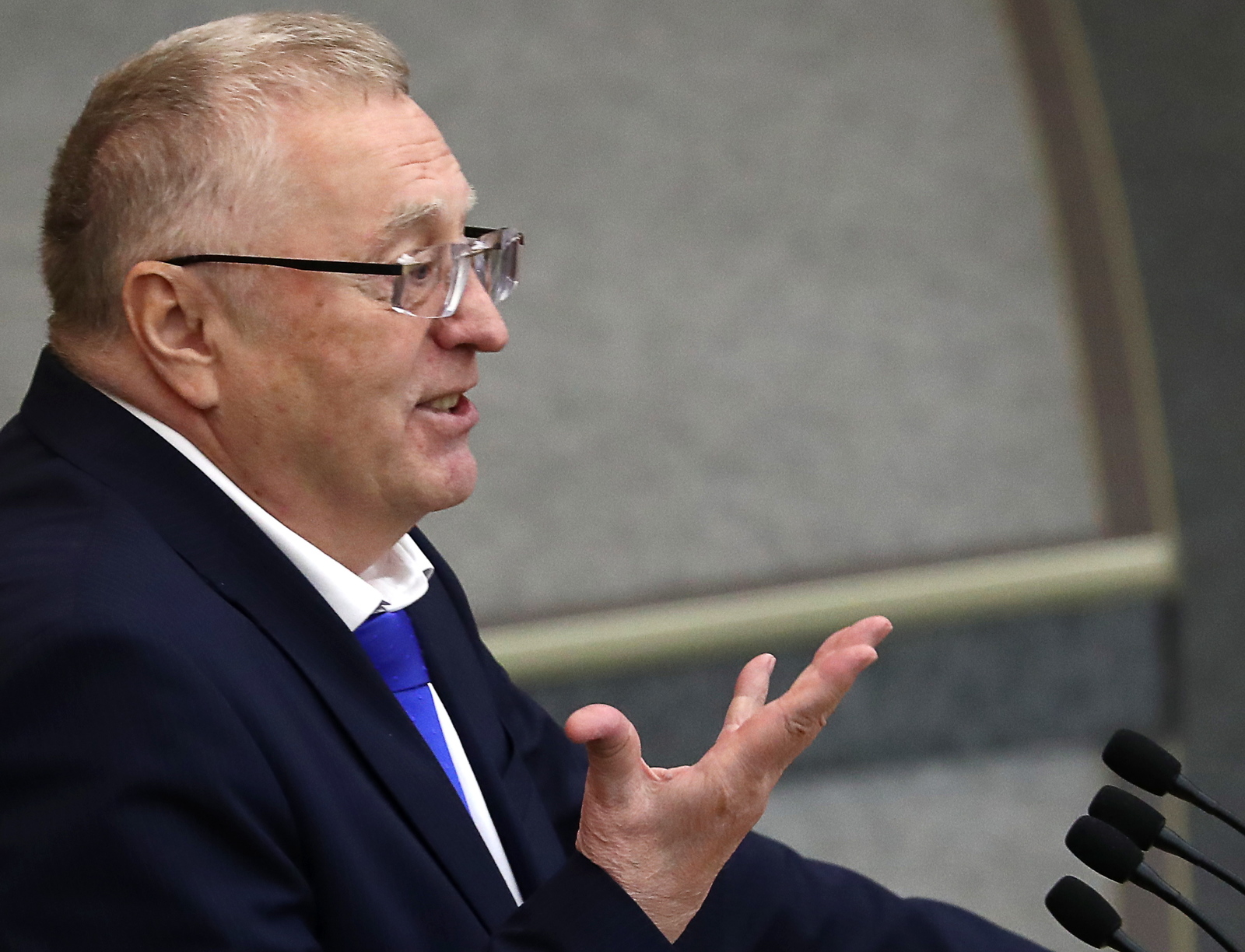 По словам парламентария, это позволит придать мероприятию «более торжественный характер»
