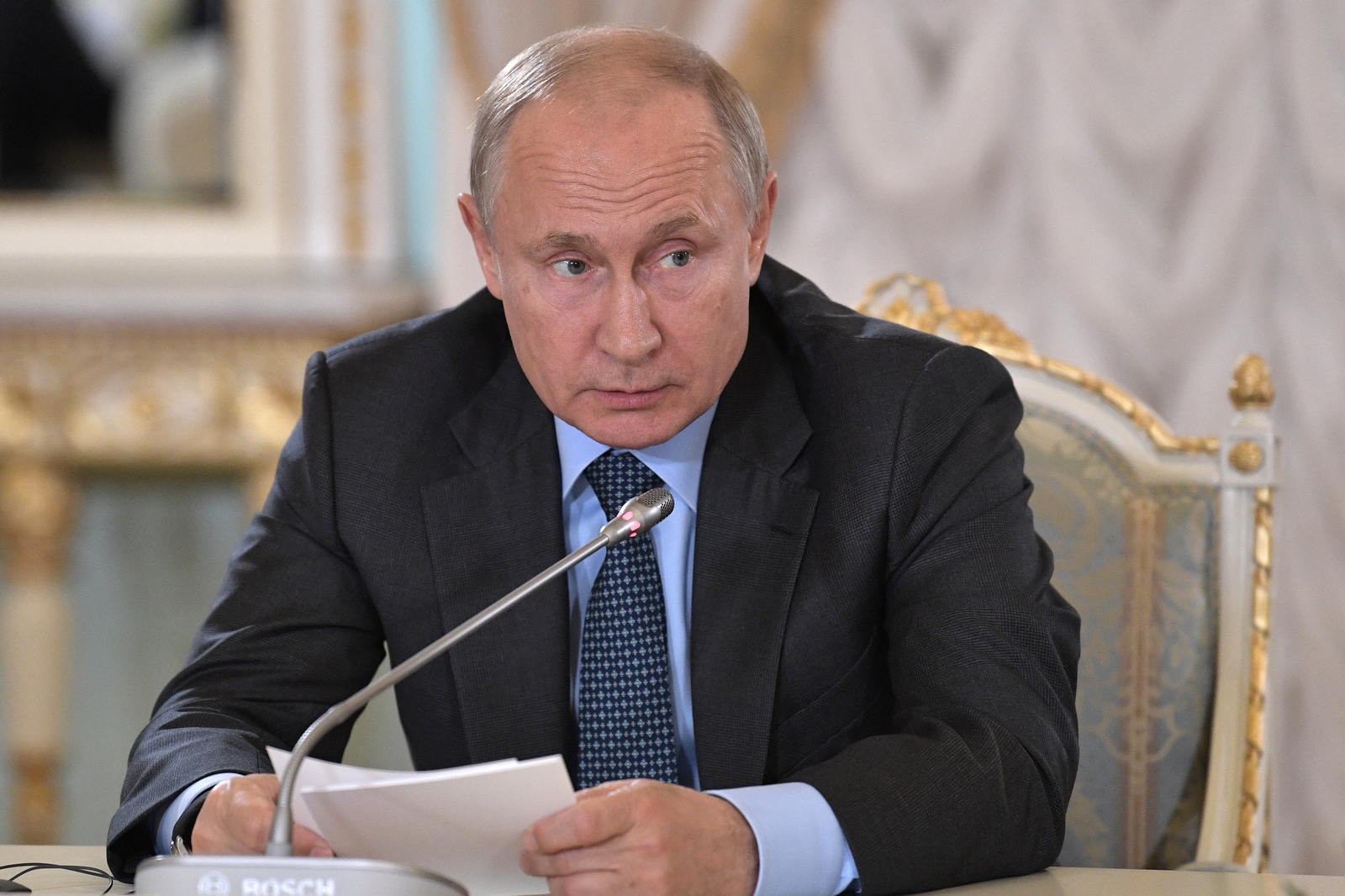 Указ вступает в силу со дня его подписания президентом