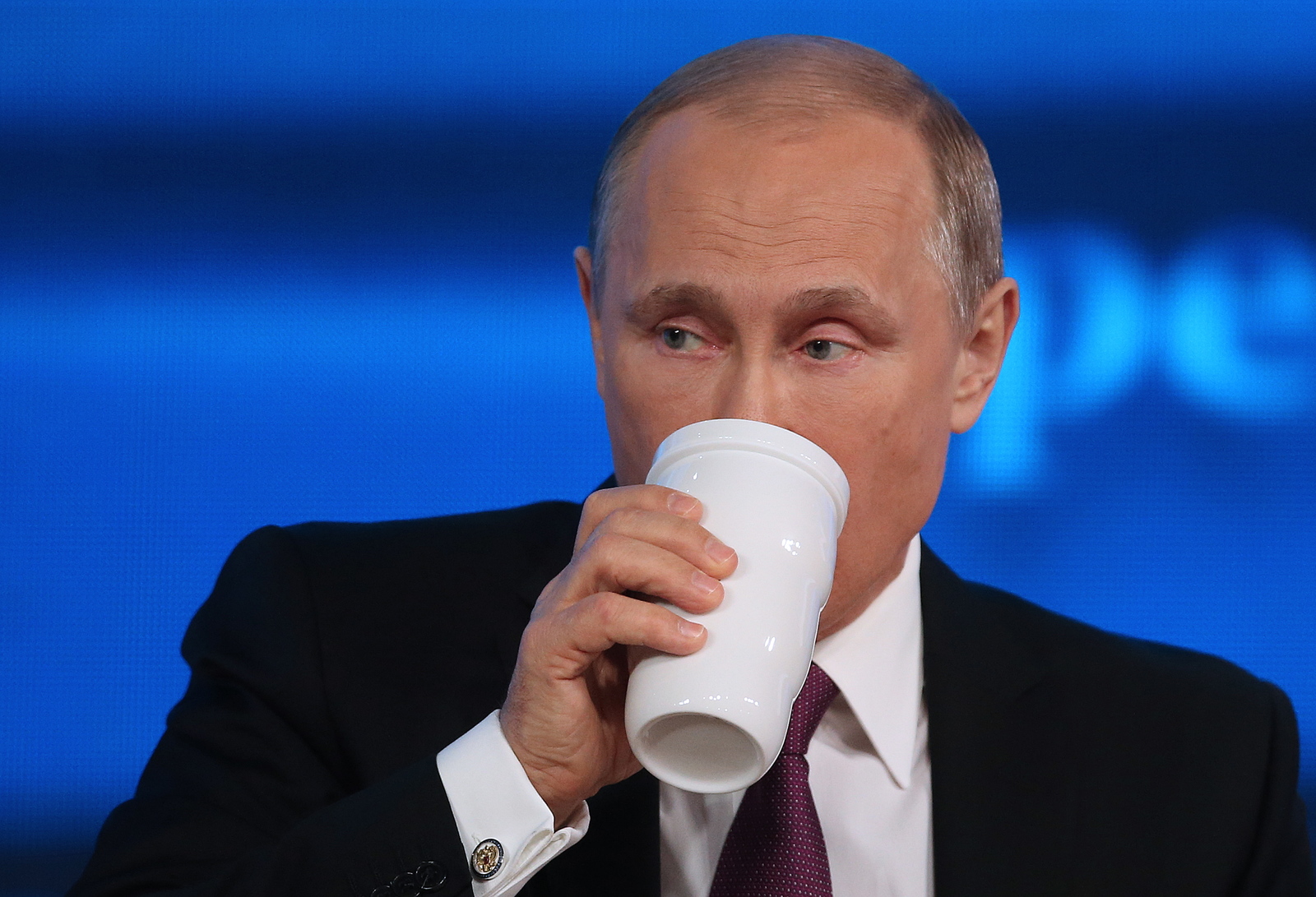 Цена кружки Владимира Путина на аукционе в Москве может составить от 700 тысяч до одного миллиона рублей