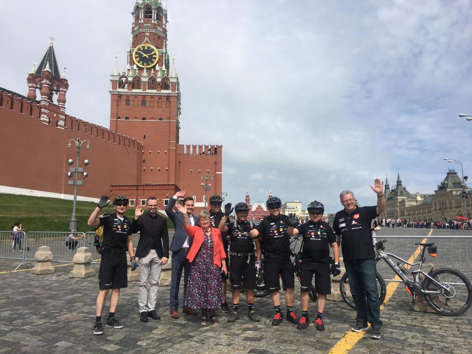 За все время участники акции успели посетить Японию, Китай, Бразилию, США, Намибию.