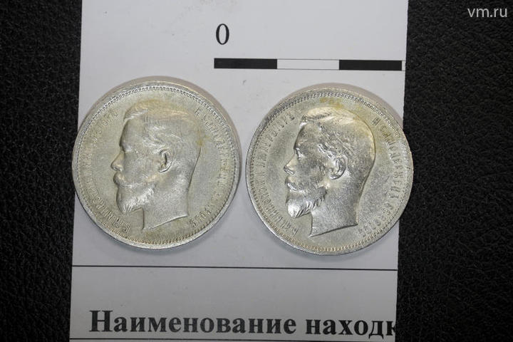 Ученые выдвинули версию, что владельца клада могли отправить на войну. До призыва он решил сохранить деньги в стене, но богатствами не воспользовался