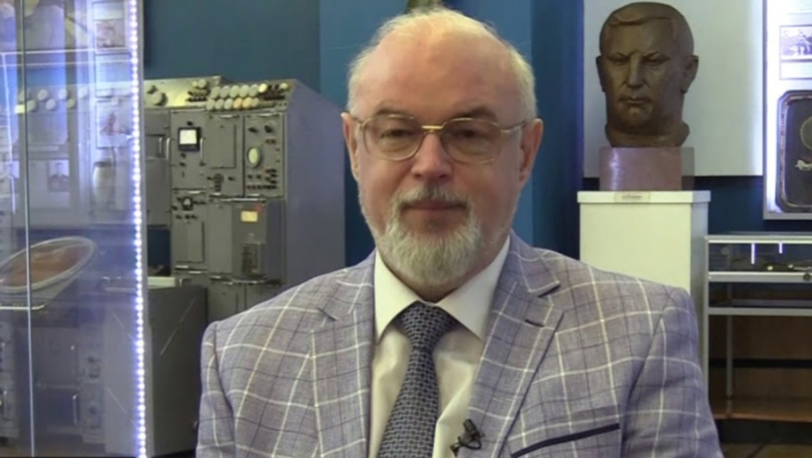 Юрий Кнутов отметил, что в Германии идет много фальсификаций на тему Второй мировой войны