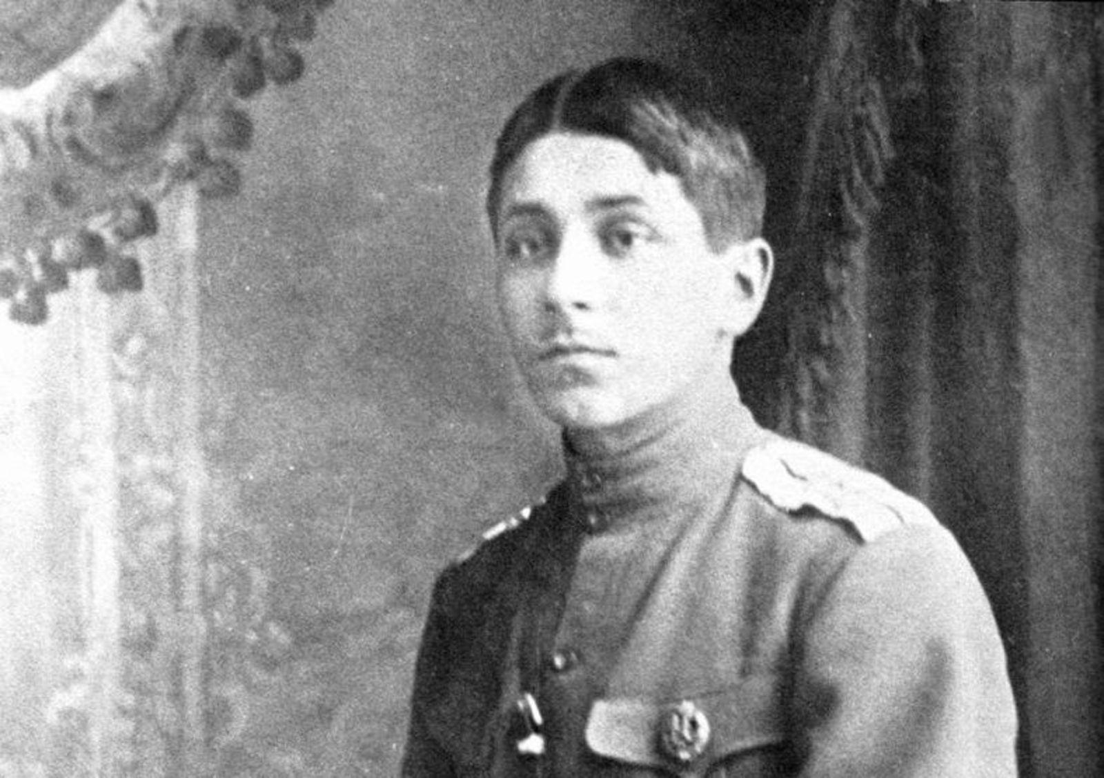 Михаил Зощенко в звании прапорщика в 1915 году