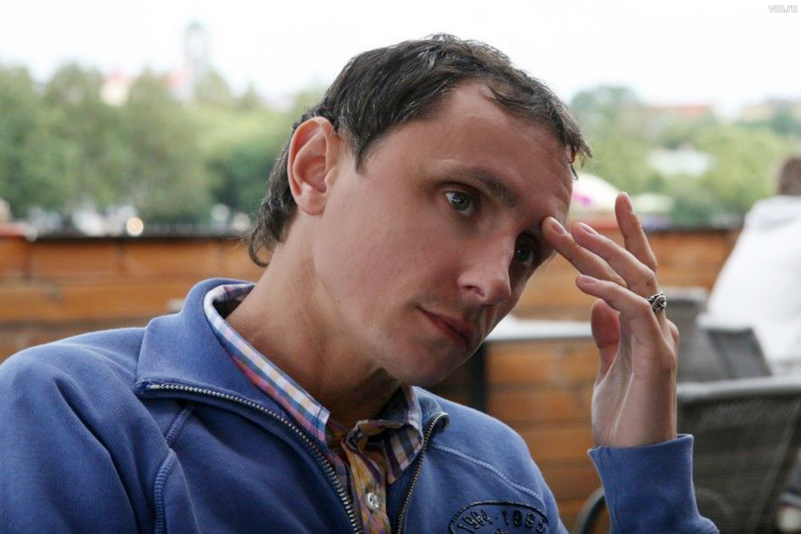 Юморист рассказал, что никогда не отказывает людям в метро, которые просят сделать с ним фотографию