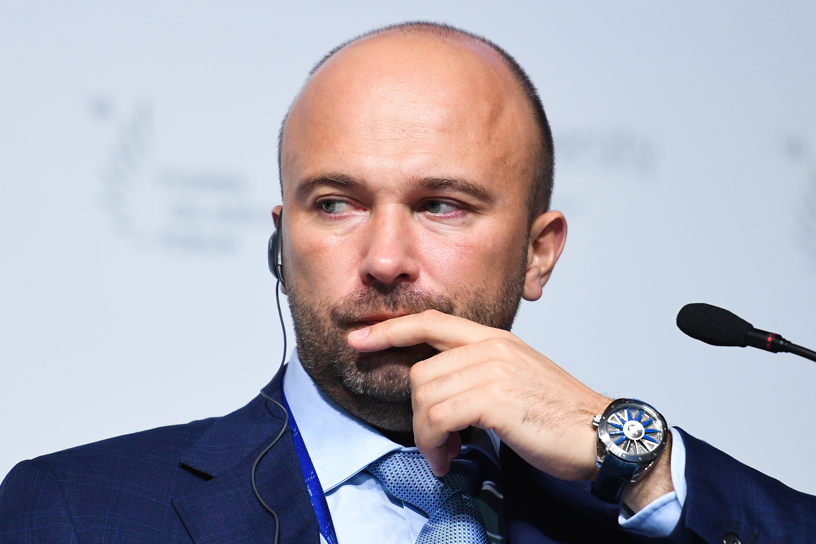 Ранее сообщалось о том, что основателя «Нового потока» Дмитрия Мазурова задержали по прилете в аэропорту Шереметьево из заграничной командировки
