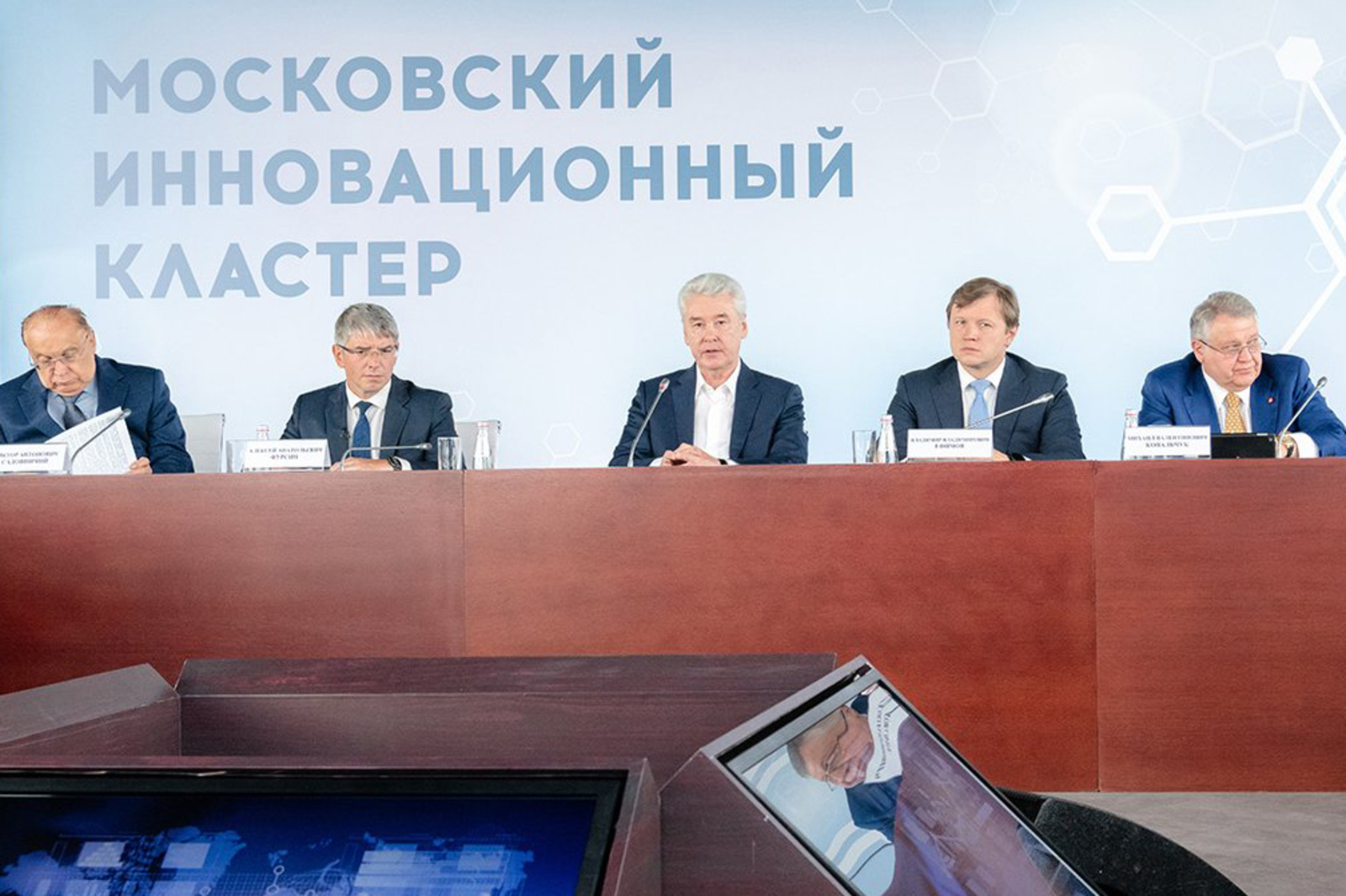 Мэр Москвы рассказал, что на данный момент в городе работают около 20 тысяч инновационных предприятий и 40 процентов патентов регистрируются именно в столице