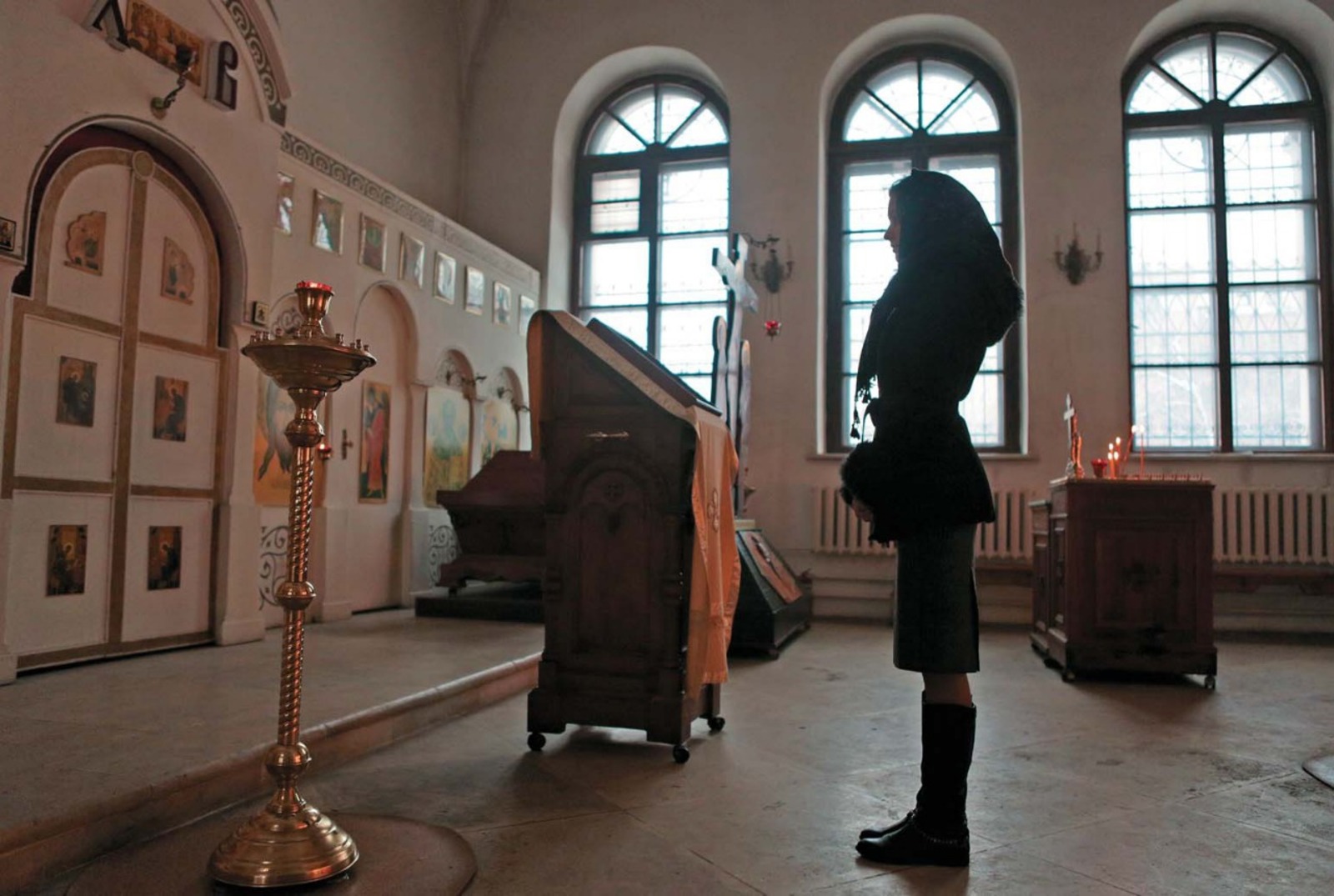 Во время службы хождение не приветствуется