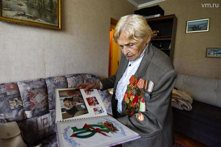 Если с фронта можно было послать письмо домой, то мы не имели даже права написать записочку родственникам, вспоминает Мария Блюмфельд